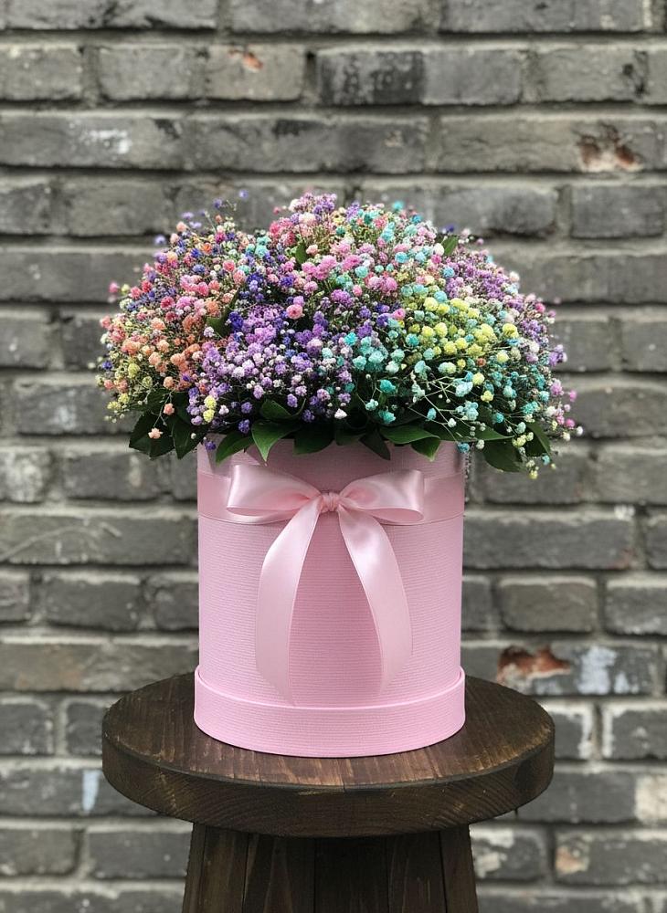 Цветочная композиция из Гипсофила и Розы в шляпной коробке в Пролетарском Ставропольского края