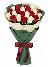 Букет Микс из красных и белых роз в Пролетарском Ставропольского края
