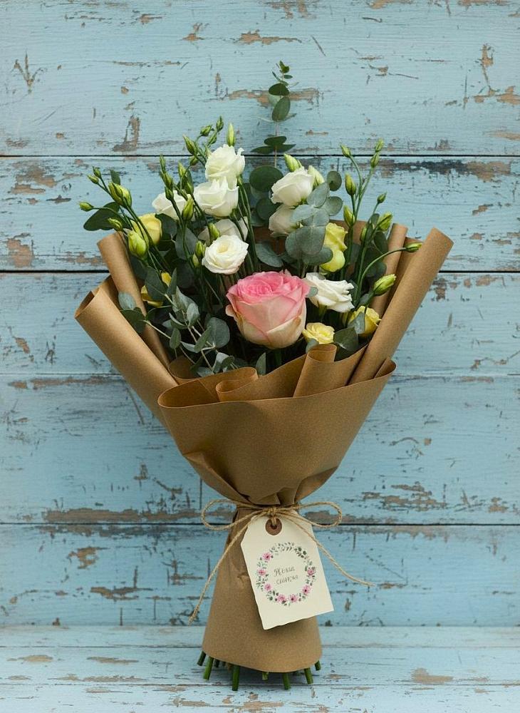 Букет цветов из: Розы и Лизиантусы в Пролетарском Ставропольского края