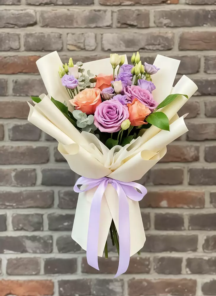 Букет цветов из: Лизиантусы и Розы в Пролетарском Ставропольского края