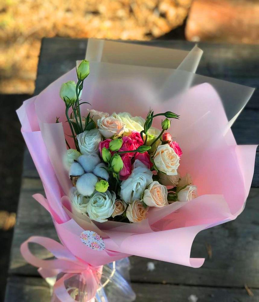 Букет цветов из: Розы и Лизиантусы в Пролетарском Ставропольского края