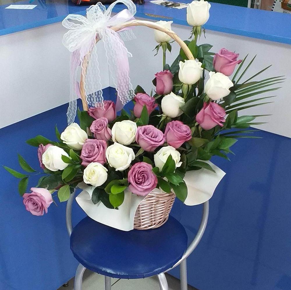 Цветочная композиция из Розы в корзине в Пролетарском Ставропольского края