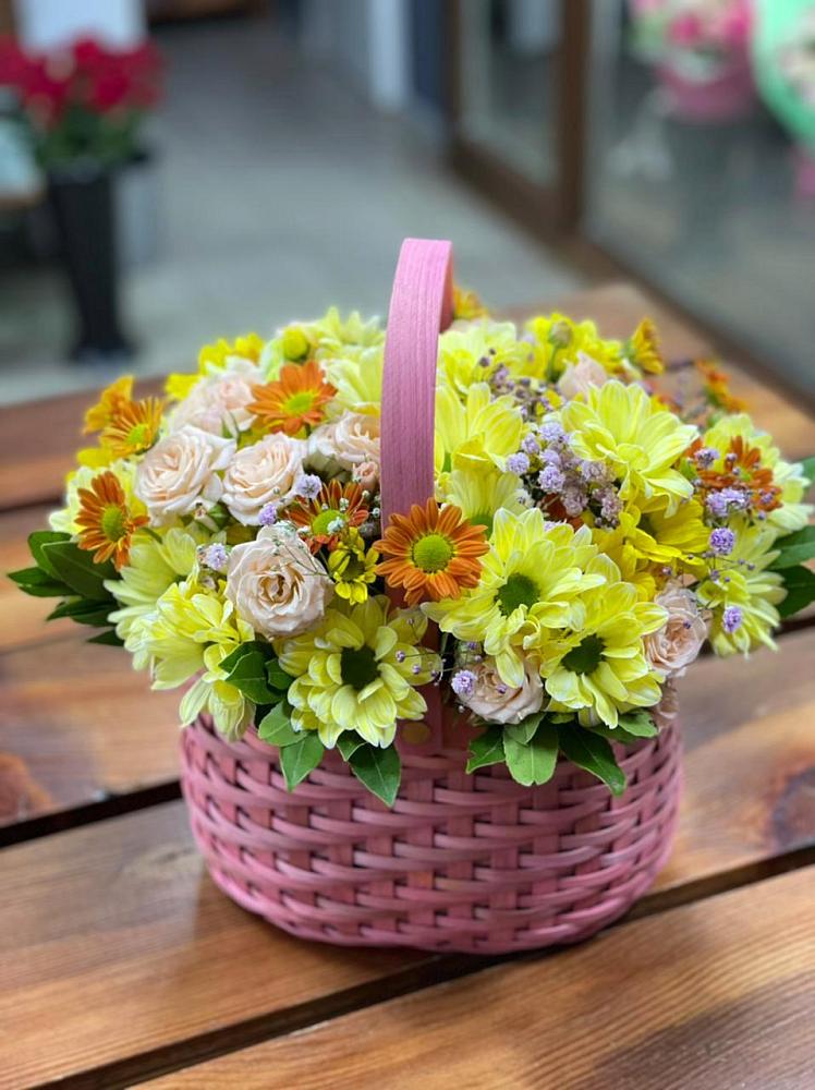 Цветочная композиция из Хризантемы и Розы в корзине в Пролетарском Ставропольского края