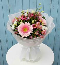 Букет цветов из:  Герберы, Альстромерии и Лизиантусы в Пролетарском Ставропольского края