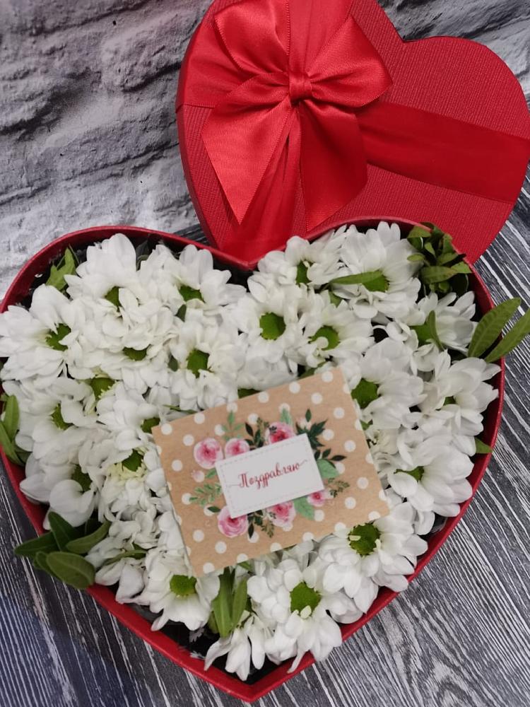 Цветочная композиция из Хризантемы в виде сердца в Пролетарском Ставропольского края