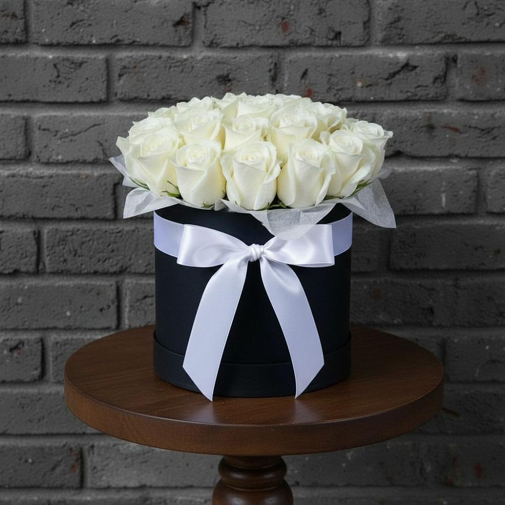 Цветочная композиция из Розы в шляпной коробке в Пролетарском Ставропольского края